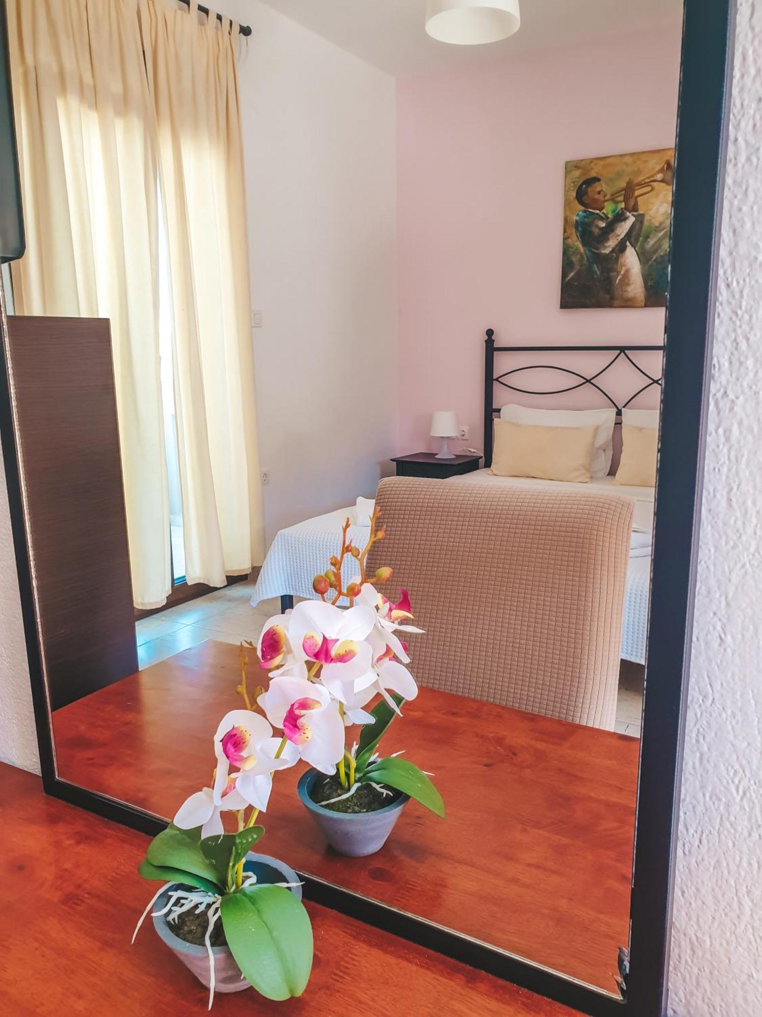 Aroma Studios And Apartments 보우르보우로우 외부 사진